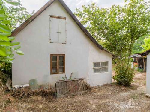 Kölesd,Hunyadi u.26. - 2 szobás kis ház nagy telekkel, erdővel 9.9 M Ft