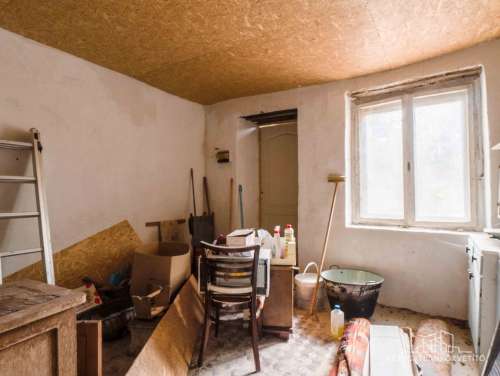 Kölesd,Hunyadi u.26. - 2 szobás kis ház nagy telekkel, erdővel 9.9 M Ft