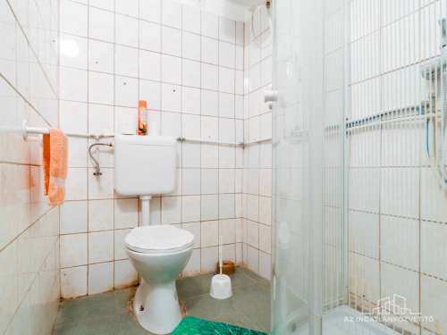 Kölesd,Hunyadi u.26. - 2 szobás kis ház nagy telekkel, erdővel 9.9 M Ft