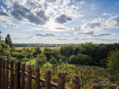 Bonyhád, Bartók B. utca, örök-panorámás ház