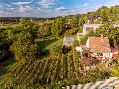 Bonyhád, Bartók B. utca, örök-panorámás ház