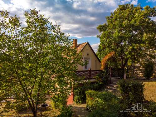 Bonyhád, Bartók B. utca, örök-panorámás ház