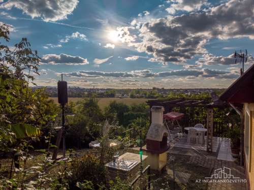 Bonyhád, Bartók B. utca, örök-panorámás ház