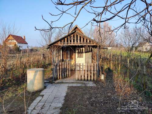 Tolna, zártkert, lakható tanya a Homokhegyen 5154 m2 telekkel