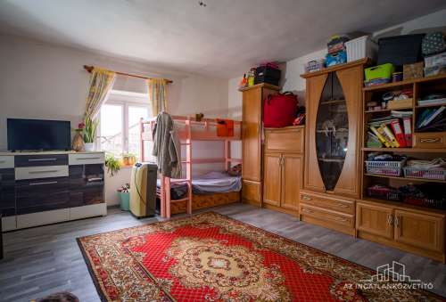 Simontornya, Dr. Kovács Nándor utca, felújított 2 szobás