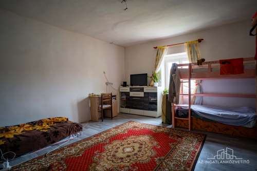 Simontornya, Dr. Kovács Nándor utca, felújított 2 szobás