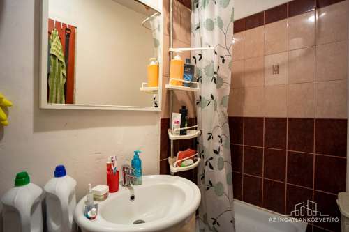 Simontornya, Dr. Kovács Nándor utca, felújított 2 szobás