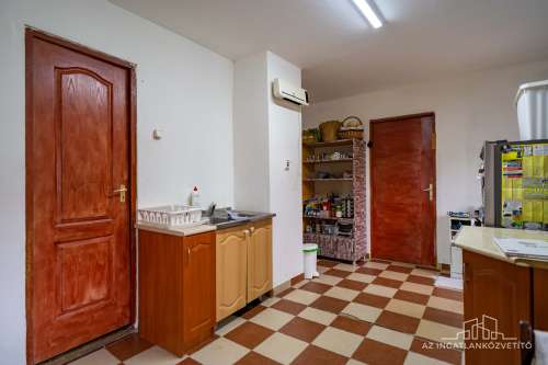 Simontornya, Dr. Kovács Nándor utca, felújított 2 szobás