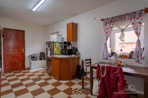 Simontornya, Dr. Kovács Nándor utca, felújított 2 szobás