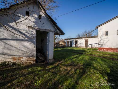 Sárszentlőrinc, Petőfi utca, lakrész + melegkonyha + tornaterem 418 m2