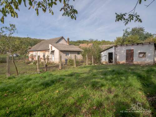 Tengelic-Szőlőhegy, 86 m2-es családiház 4307 m2-es telken