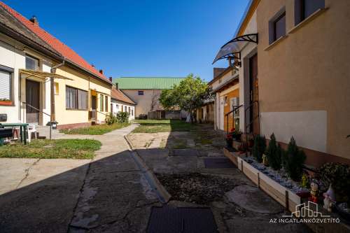 Szekszárd, Rákóczi utca felújított 2 szobás lakás