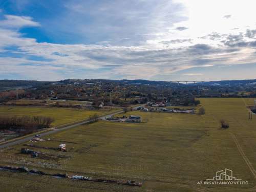 Belterületi építési telek eladó a Balatontól 2500 méterre!