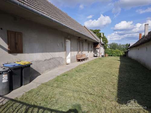 Tolna-Mözs, Szent István utca, azonnal birtokba vehető 110 m2-es családiház