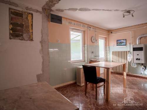 Pincehely, Széchenyi utca 102+38 m2-es családiház