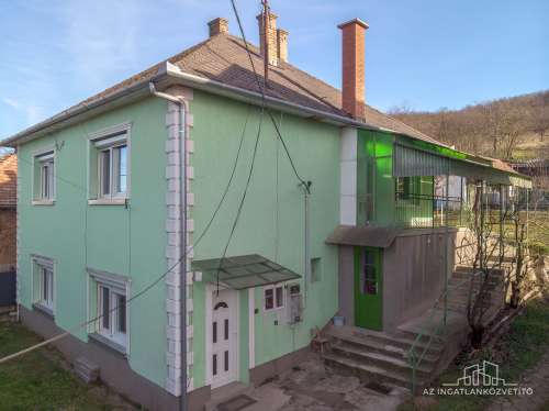 Pincehely, Széchenyi utca 102+38 m2-es családiház