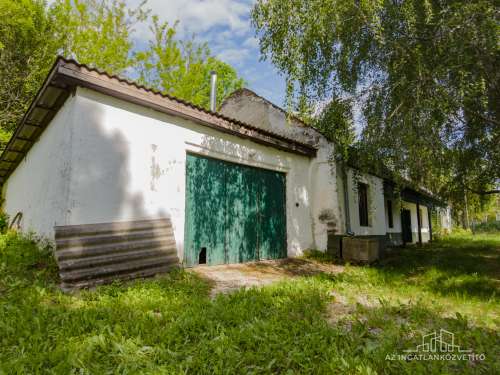 Felújítandó parasztház eladó 30 percre a Balatontól!