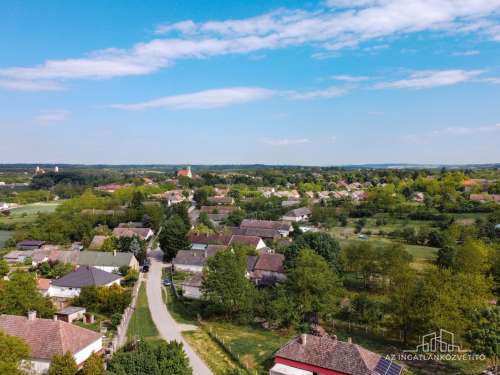 Felújítandó parasztház eladó 30 percre a Balatontól!