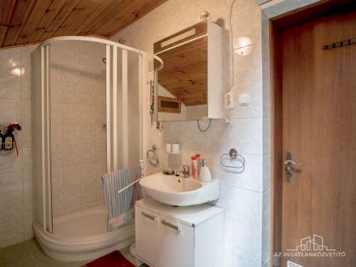Szekszárd, Strázsa hegy, lakható 68 m2-es zátkerti tanya