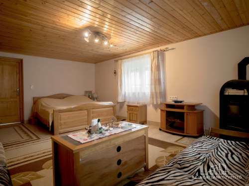 Szekszárd, Strázsa hegy, lakható 68 m2-es zátkerti tanya