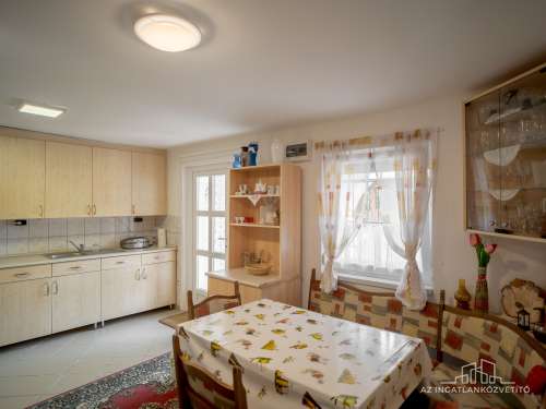 Szekszárd, Strázsa hegy, lakható 68 m2-es zátkerti tanya