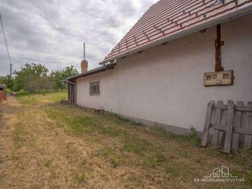 Szekszárd, Strázsa hegy, lakható 68 m2-es zátkerti tanya