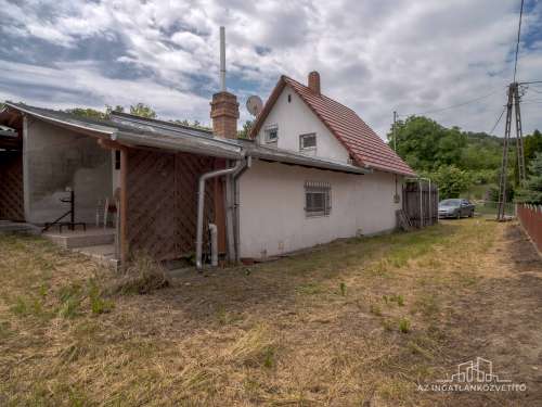 Szekszárd, Strázsa hegy, lakható 68 m2-es zátkerti tanya