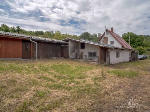 Szekszárd, Strázsa hegy, lakható 68 m2-es zátkerti tanya