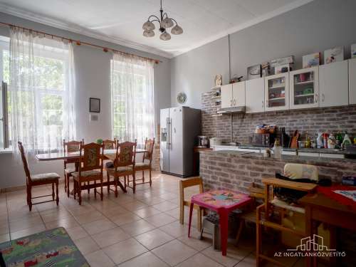 Szekszárd, Ózsák puszta, 1 kúria, 9 szoba 246 m2 lakrész