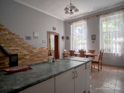 Szekszárd, Ózsák puszta, 1 kúria, 9 szoba 246 m2 lakrész