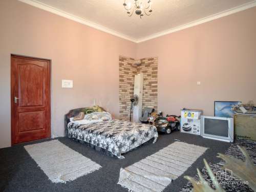 Szekszárd, Ózsák puszta, 1 kúria, 9 szoba 246 m2 lakrész