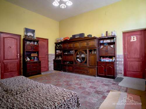 Szekszárd, Ózsák puszta, 1 kúria, 9 szoba 246 m2 lakrész