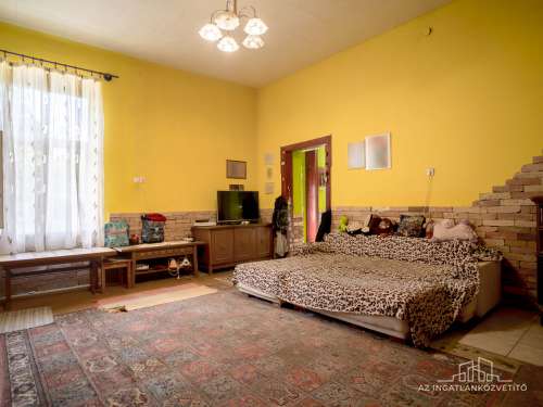 Szekszárd, Ózsák puszta, 1 kúria, 9 szoba 246 m2 lakrész