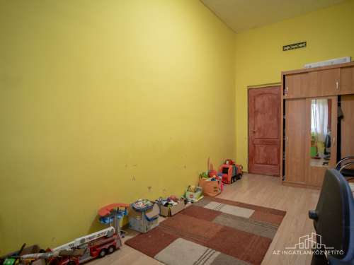 Szekszárd, Ózsák puszta, 1 kúria, 9 szoba 246 m2 lakrész