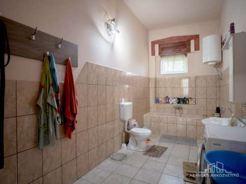 Szekszárd, Ózsák puszta, 1 kúria, 9 szoba 246 m2 lakrész