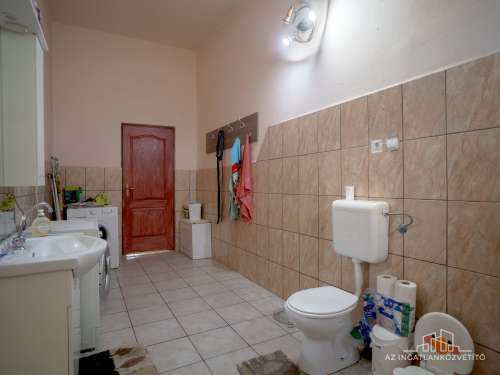 Szekszárd, Ózsák puszta, 1 kúria, 9 szoba 246 m2 lakrész