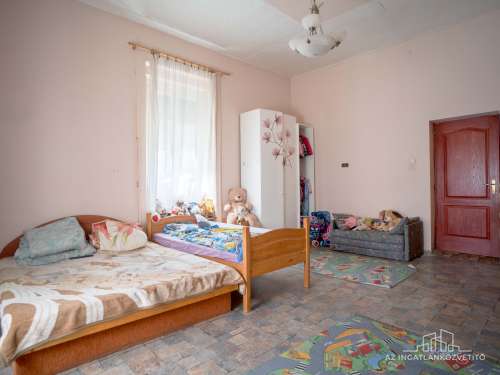 Szekszárd, Ózsák puszta, 1 kúria, 9 szoba 246 m2 lakrész