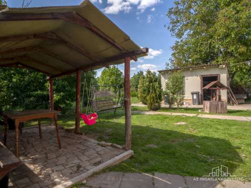 Szekszárd, Ózsák puszta, 1 kúria, 9 szoba 246 m2 lakrész