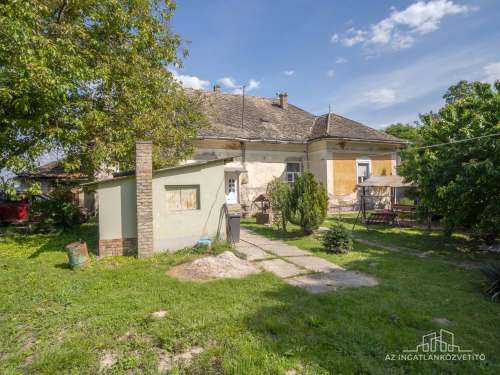 Szekszárd, Ózsák puszta, 1 kúria, 9 szoba 246 m2 lakrész