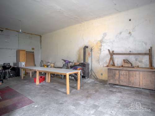 Szekszárd, Ózsák puszta, 1 kúria, 9 szoba 246 m2 lakrész