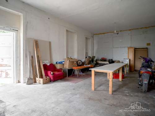 Szekszárd, Ózsák puszta, 1 kúria, 9 szoba 246 m2 lakrész