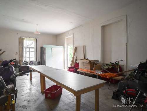 Szekszárd, Ózsák puszta, 1 kúria, 9 szoba 246 m2 lakrész