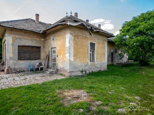 Szekszárd, Ózsák puszta, 1 kúria, 9 szoba 246 m2 lakrész