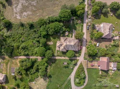 Szekszárd, Ózsák puszta, 1 kúria, 9 szoba 246 m2 lakrész