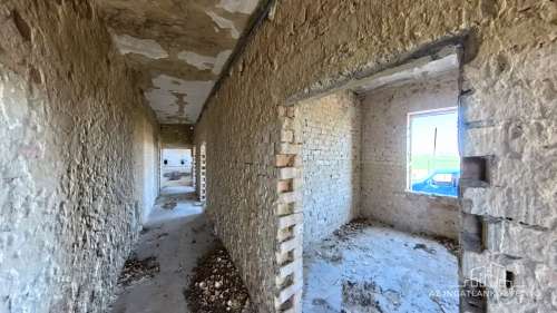 Tolna, 3512 m2 iparterületen 255 m2 földalatti pince, plusz 206 m2 kiszolgálóhelyiségek
