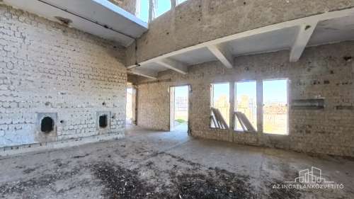 Tolna, 3512 m2 iparterületen 255 m2 földalatti pince, plusz 206 m2 kiszolgálóhelyiségek