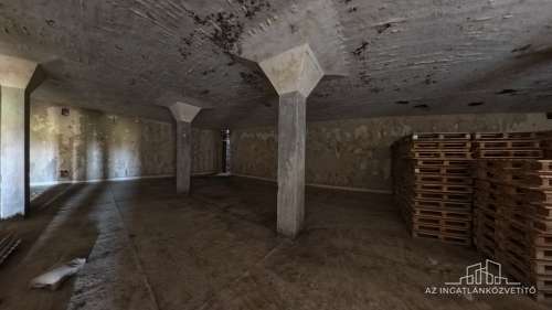 Tolna, 3512 m2 iparterületen 255 m2 földalatti pince, plusz 206 m2 kiszolgálóhelyiségek
