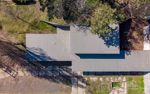 Tolna, 3512 m2 iparterületen 255 m2 földalatti pince, plusz 206 m2 kiszolgálóhelyiségek