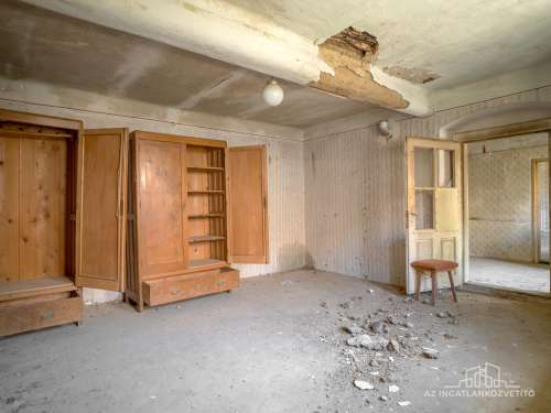 Cikó, Hársfa utca 4030 m2 telek közművekkel, épülettel. Lakni csodás, befektetésnek megtérülő