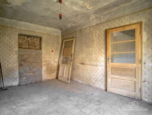 Cikó, Hársfa utca 4030 m2 telek közművekkel, épülettel. Lakni csodás, befektetésnek megtérülő